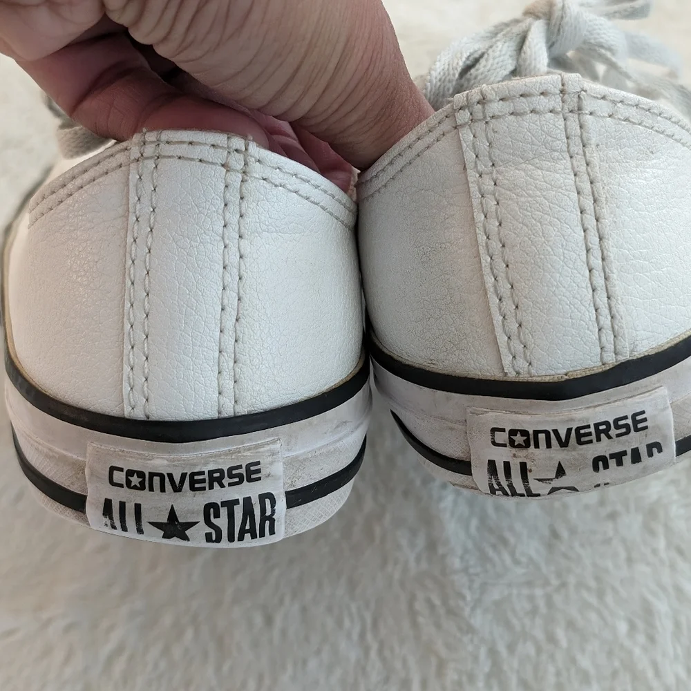 Great Condition: Converse Chuck Taylor All Star Leather Kids 3